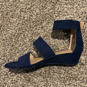 These heels had been worn twice and the are size 7.5 women in the U.S.